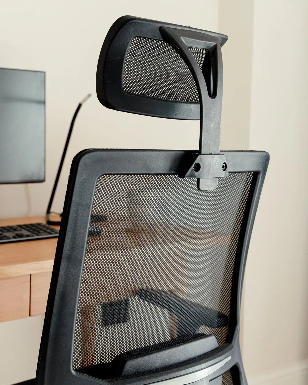 M5 Black Mesh Chair Wasilaah